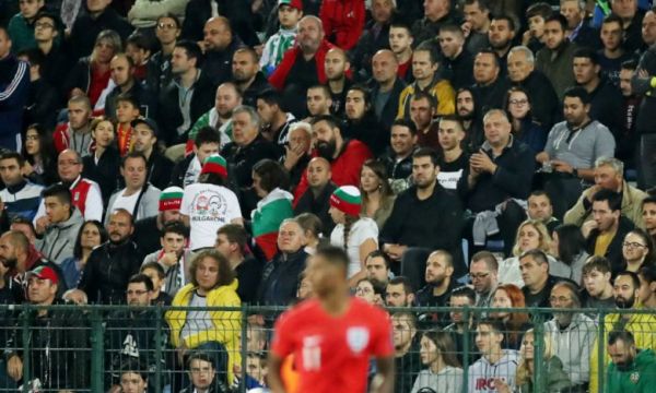 УЕФА позволи частично завръщане на феновете по стадионите в международни мачове
