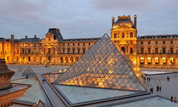 Заловените крадци на Лувъра се готвели да гледат футболен мач 