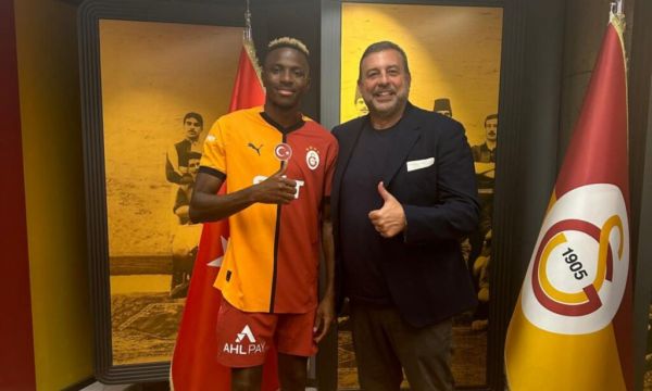 Осимен се забърка в скандал