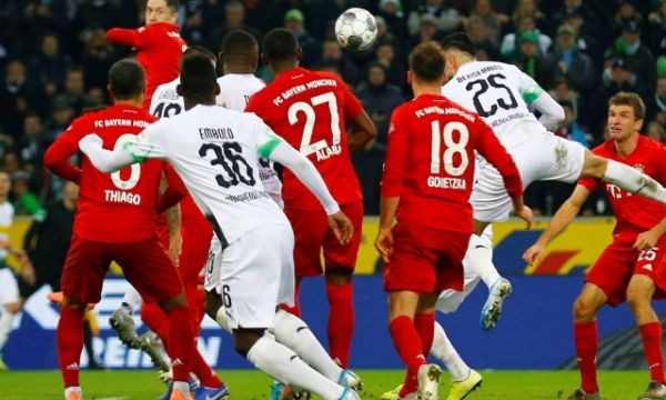 Байерн пак разочарова феновете си - късен гол носи победата на Мьонхенгладбах