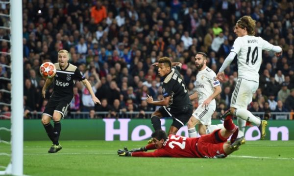 Аякс напомни за най-добрите си години - детронира Реал Мадрид (видео)