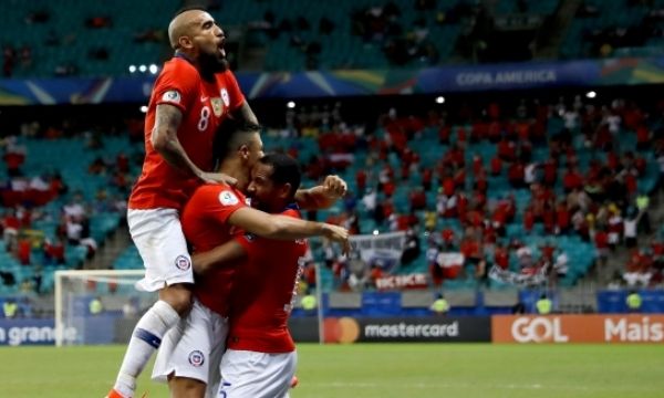 Чили е 1/4-финал след победа над Еквадор