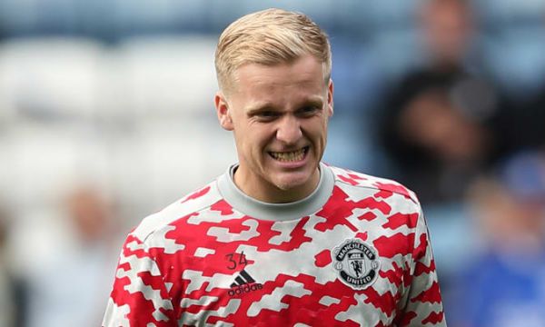 Съотборниците на Ван де Бек го посъветвали да смени агента