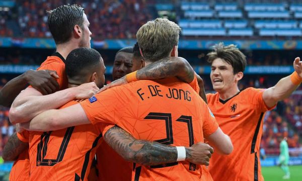 Нидерландия с втора победа (видео)