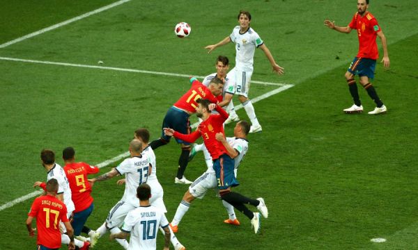 Бивш съдия на ФИФА: Куйперс приложи домашно съдийство в мача Испания - Русия 