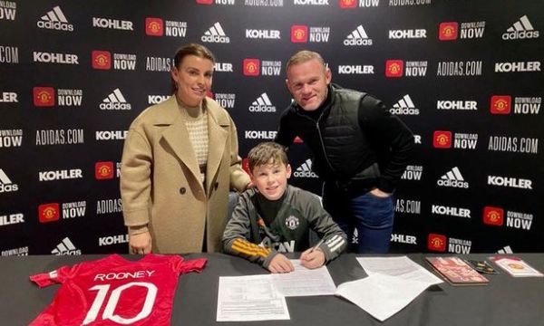 Синът на Рууни подписа с Ман Юнайтед