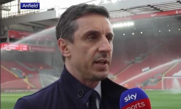 Невил: Играчите пред Давид де Хеа са безнадеждни