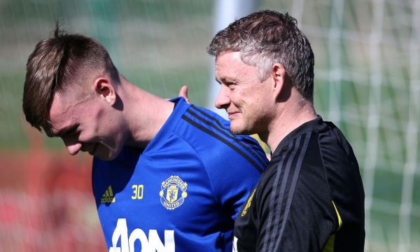 Ман Юнайтед удължи с Бишъп