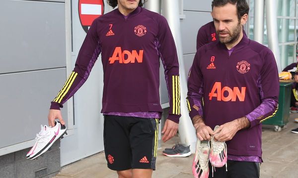 Ман Юнайтед все още не е решил за Мата и Кавани