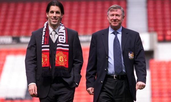 Сър Алекс заплашил Нистелрой заради фланелка на Ман Сити