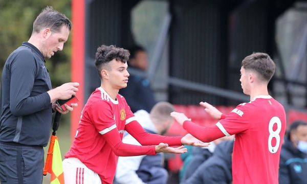 Синът на Гигс дебютира за Ман Юнайтед U-18 пред очите на Оле