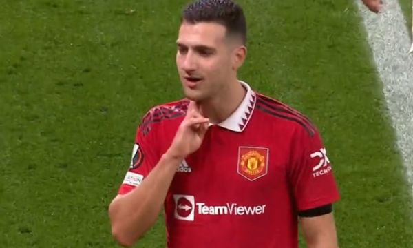  Ман Юнайтед ще се раздели с Дало, ако подпише с Аарънс 