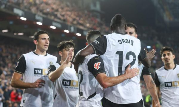 Валенсия постигна важна за оцеляването си победа (видео)