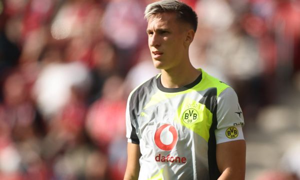 От Борусия Дортмунд не бързат с договора на Шлотербек