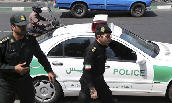 В Иран започнаха да издирват фенове, нарушили законите на шериата 