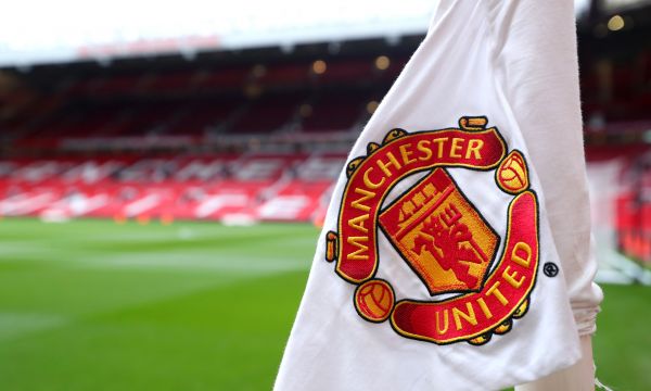 Инвеститори започнаха да продават акции на Ман Юнайтед