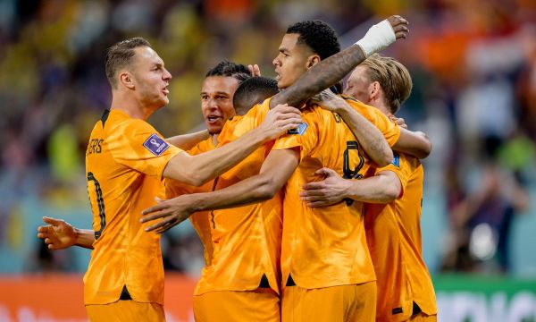 Очаквана победа и 1-во място за Нидерландия в тяхната група (видео)