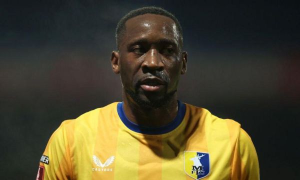 Футболист уби мъж, излежа присъдата си и се завърна в клуба си