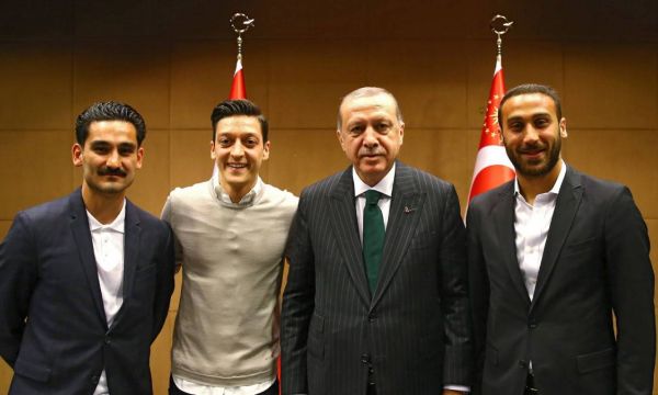 Шукюр коментира снимката на Йозил и Гюндоган с Ердоган