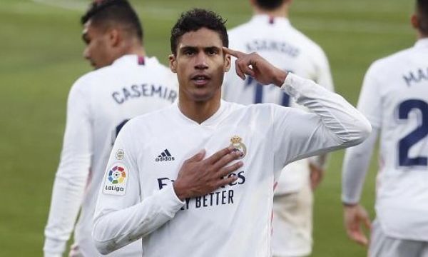 Ман Юнайтед се готви да купи двама централни защитника 