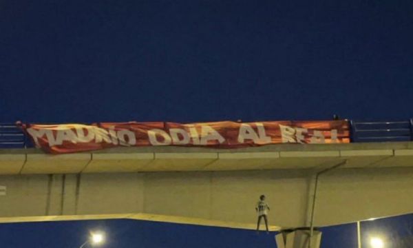  Фенове на Атлетико с провокации срещу Реал Мадрид   