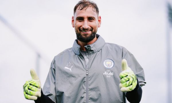 Ман Сити приветства Донарума в клуба 