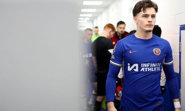 19-годишен халф на Челси ще продължи в Хъдърсфийлд