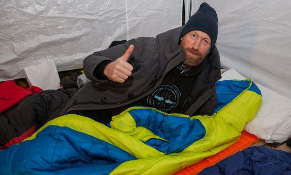 Греъм Потър се пробва в ролята на бездомник