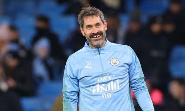 Карсън окачи ръкавиците на пирона