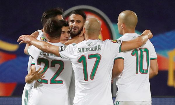 Алжир разгроми Гвинея и е на 1/4-финал