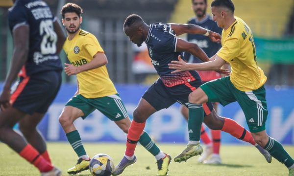 Лудогорец продължи с победите при новия треньор