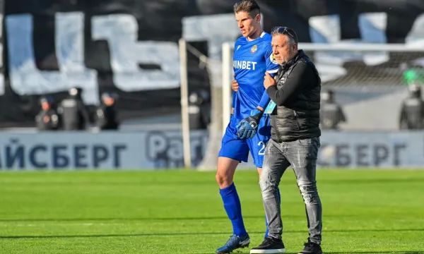 Екшън в Пловдив! Прекратиха дербито след огромен скандал (видео)