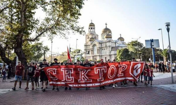 Феновете на ЦСКА с шествие във Варна преди мача с Черно море