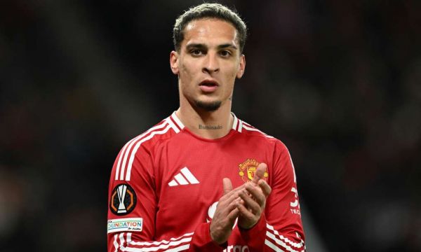 Антони би предоговорил с Юнайтед заради Бетис