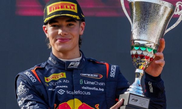 Никола Цолов с премия от Формула 3