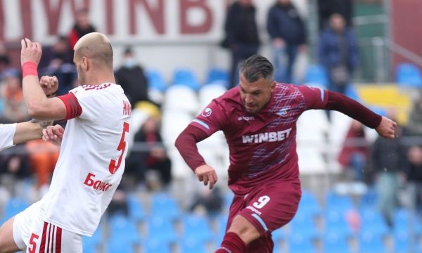 Валери Божинов дебютира за новия си отбор във Втора лига