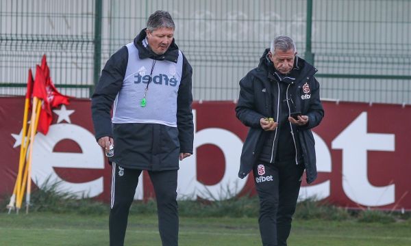Любо Пенев фаворит за нов треньор на Ботев Пловдив