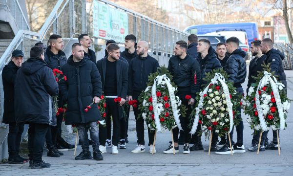 Футболна България се прощава с легендата Петър Жеков