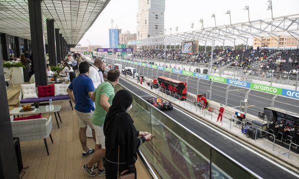 Ф 1 ще продължи да провежда Гран При на Саудитска Арабия