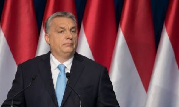 Орбан: Унгарските мъже коленичат само в три случая