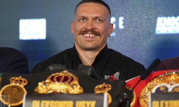 Отборът на Усик реагира на решението на WBO