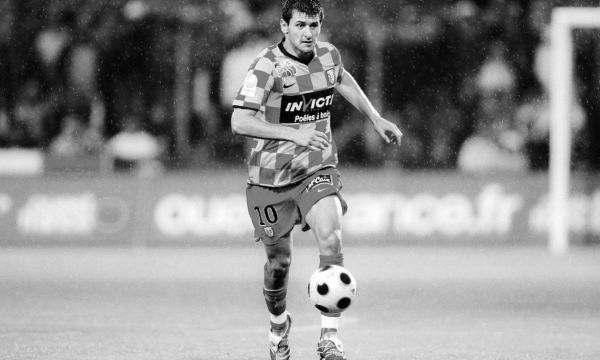 41-годишен бивш сръбски национал почина по време на мач 