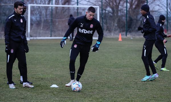 ЦСКА 1948 се разбра с тим от Полша за Наумов