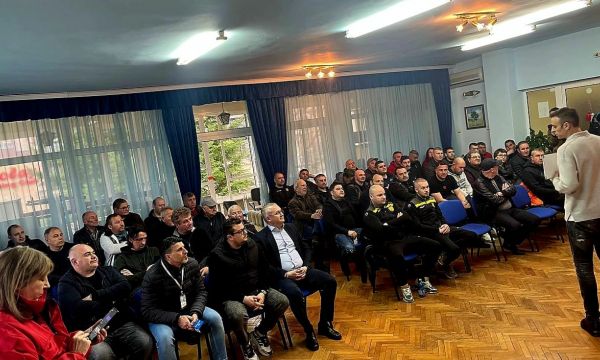 Бербетов се срещна и с представителите на футболни клубове от Перник и региона