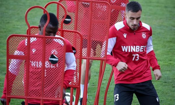 Зъб мъчи Илиан Илиев-младши, аут е за днешния мач