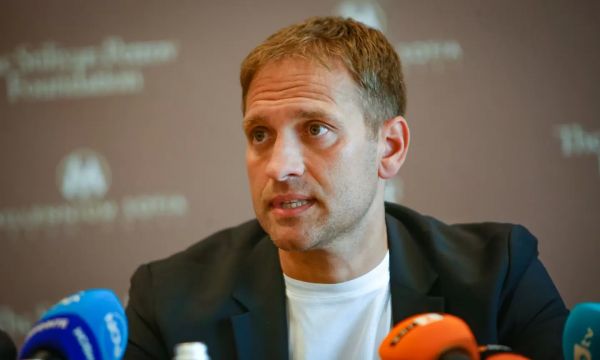 Стилиян Петров подкрепи Боби Михайлов: Ще се справиш!