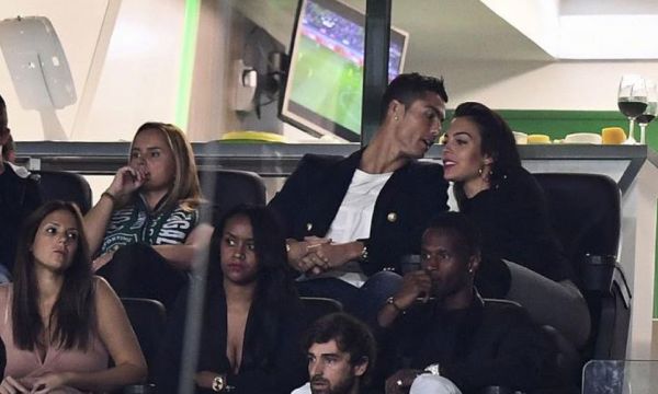 Роналдо посети бившия си клуб заедно с бременната си приятелка