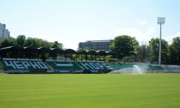 Феновете на Спартак изкупиха билетите за дербито на Варна