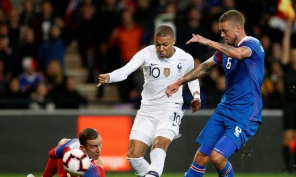 Играч на Левски си вкара автогол при равенство между Исландия и Франция