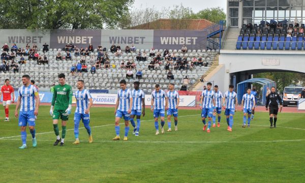 Само три отбора от Втора лига готови за елита